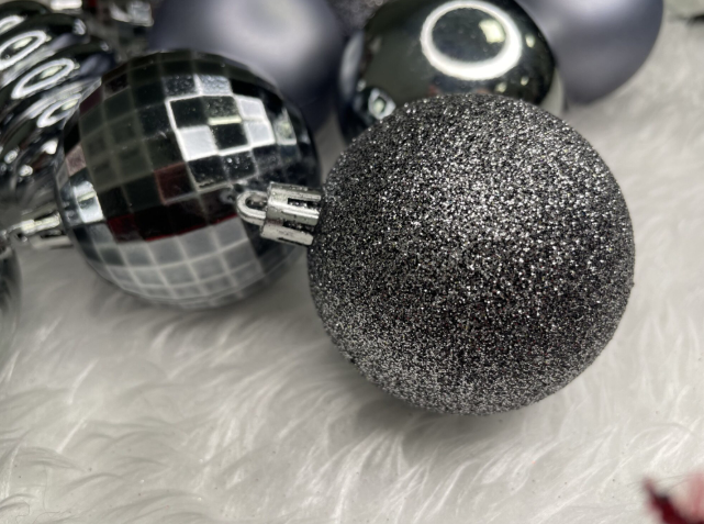 Set Premium Globuri de Crăciun (20 Bucăți), 6 cm, 5 Texturi Mixte, Culoare Argintiu