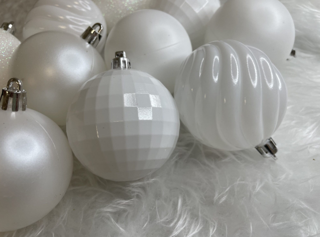 Set Premium Globuri de Crăciun (20 Bucăți), 6 cm, 5 Texturi Mixte, Culoare Alb Imaculat