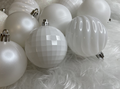 Set Premium Globuri de Crăciun (20 Bucăți), 6 cm, 5 Texturi Mixte, Culoare Alb Imaculat