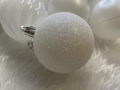 Set Premium Globuri de Crăciun (20 Bucăți), 6 cm, 5 Texturi Mixte, Culoare Alb Imaculat