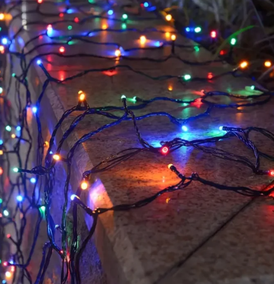 Instalație Crăciun Profesională LED (Multicolor), 50 Metri, 8 Moduri de Iluminare, Protecție IP44 (Interior/Exterior)