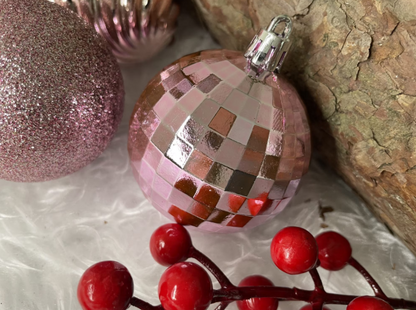 Set Premium Globuri de Crăciun (20 Bucăți), 6 cm, 5 Texturi Mixte, Culoare Roz